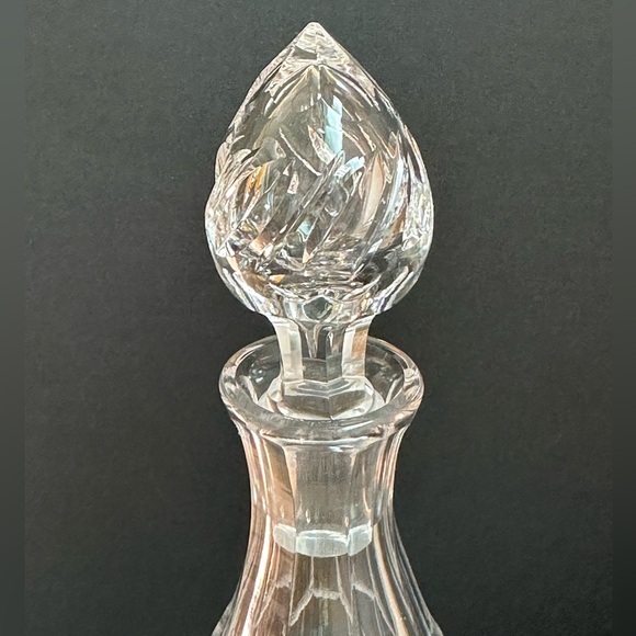 Decanter by Stuart England Signed Crystal ‘Lyric’ Swirl and Leaf Pattern 11”H - Picture 4 of 11